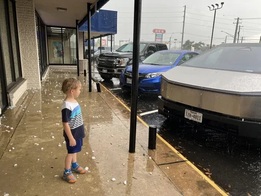 裝甲級玻璃？Cybertruck竟扛不住冰雹！維修費曝光