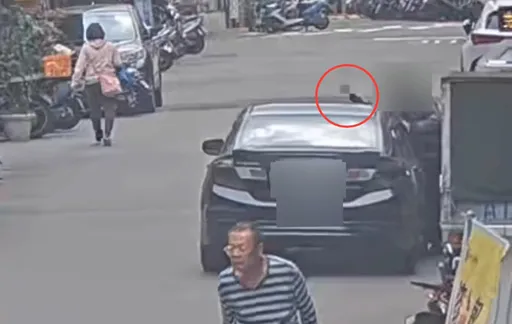 愛車違停擋風玻璃遭砸　報警不夠！他撂2友人上門鐵盤砸頭、亮刀恐嚇