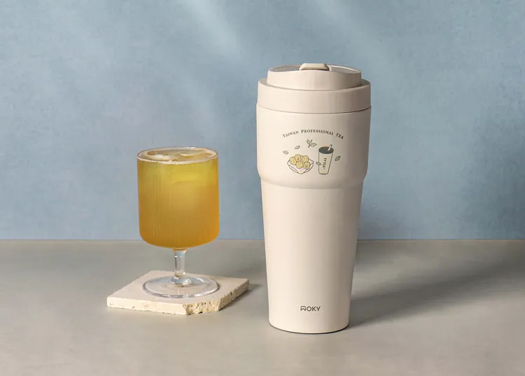 茶湯會與WOKY合作，推出「圓氣滿滿杯」保溫杯，時尚可愛又實用。業者提供