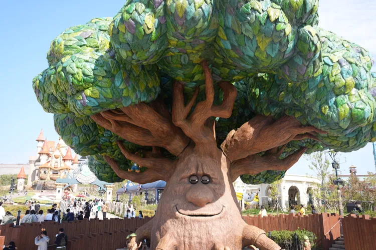 會說話的大樹「talking tree」是園區地標景點。StellAH.攝