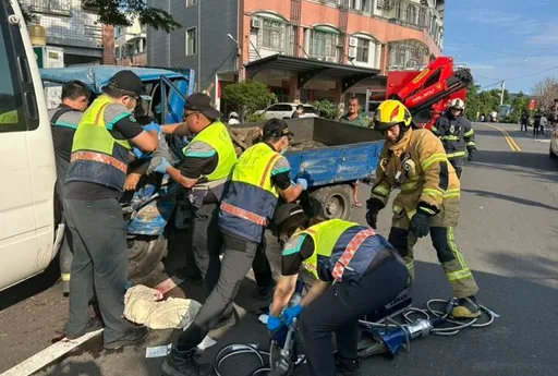 彰化小貨車衝撞有應媽祠 駕駛頭部重創不治!2婦人被撞傷