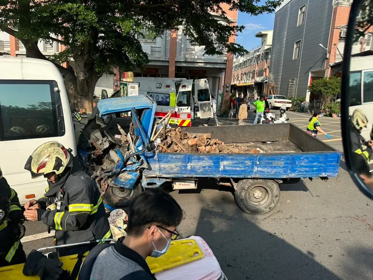 這起事故造成2名路人受傷，所幸沒有生命危險。翻攝畫面