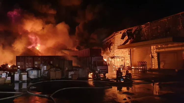 大家源家電工廠昨晚發生火災。翻攝畫面