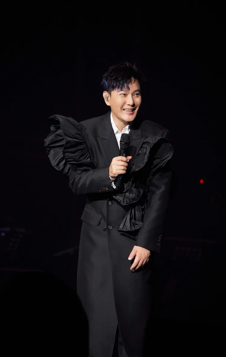 張信哲情歌醉人。潮水音樂提供