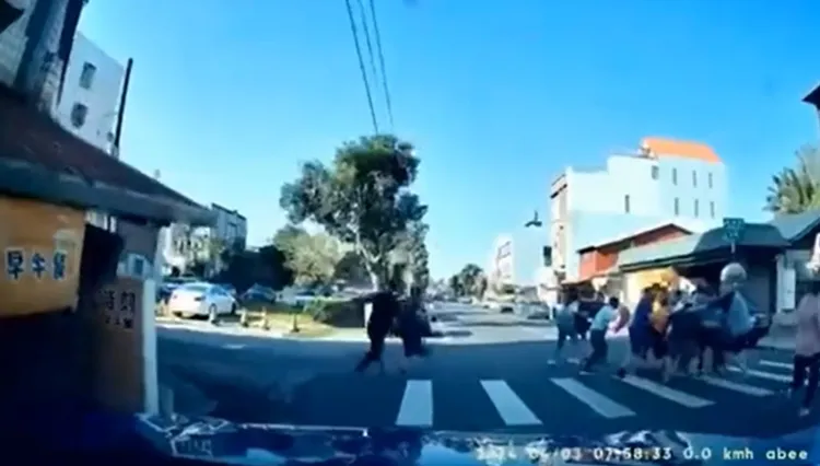 早餐店變地下室。翻攝自記者爆料網