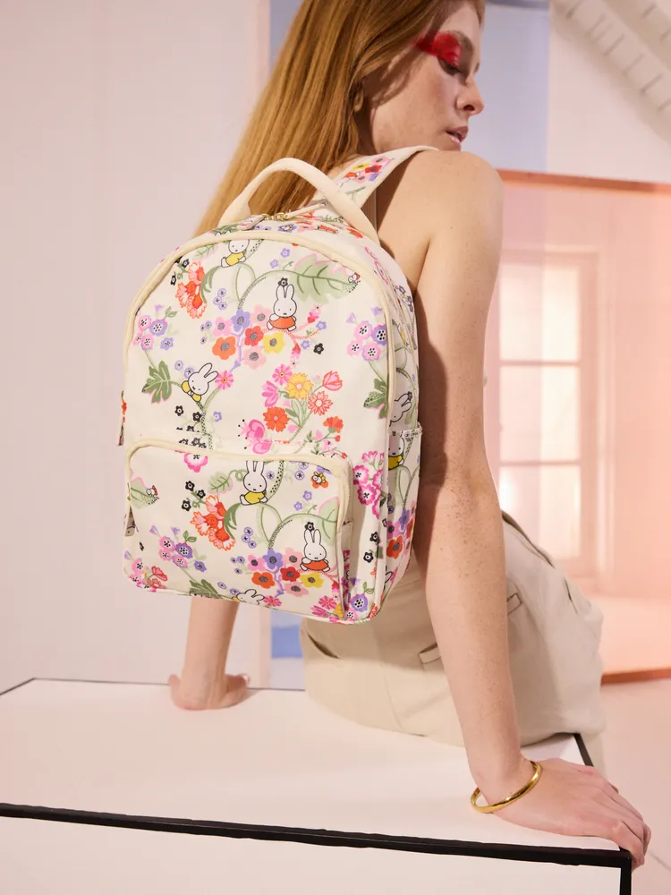 Miffy Botanical米飛兔聯名多功能入門款後背包，4280元。品牌提供