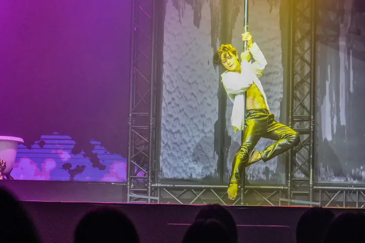 李有清曾與金秀賢拍《REAL》，勤練鋼管舞。趣韓國提供