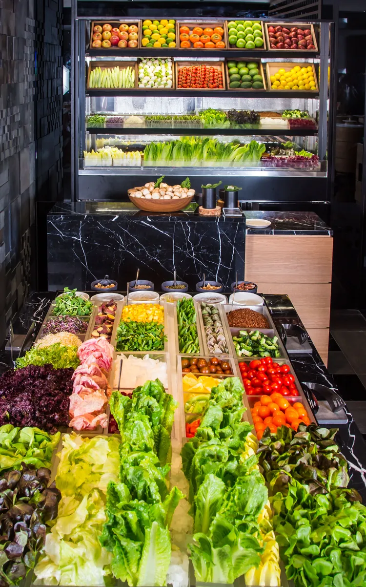 晶華Robin's沙拉吧包含各式小農作物，以及主廚們多次尋鄉探訪發掘的各式台灣在地好食材。業者提供