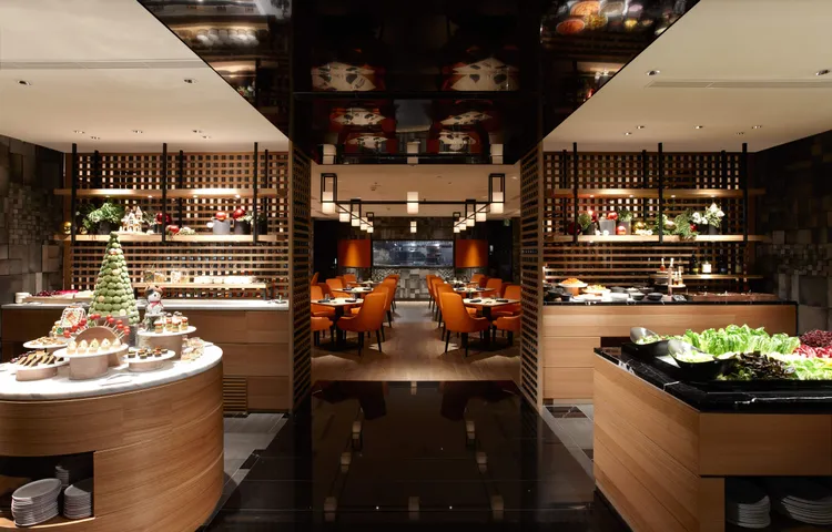 晶華_Robin's Grill取餐檯共規劃有沙拉吧及甜點檯兩區，開放式烤檯則讓賓客可以直擊主廚料理的畫面。業者提供