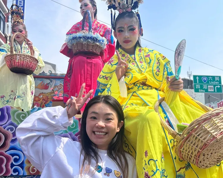 二伯開心拍照留念。翻攝二伯臉書