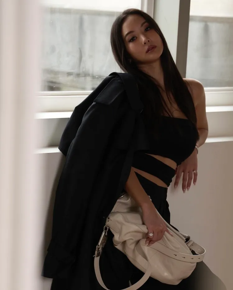 孫芸芸發文表示：「喜歡風衣不穿好」。翻攝孫芸芸IG