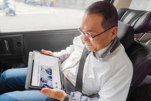 難怪一直出戲!被賀軍翔「白髮老態」撞臉 侯友宜親自回應