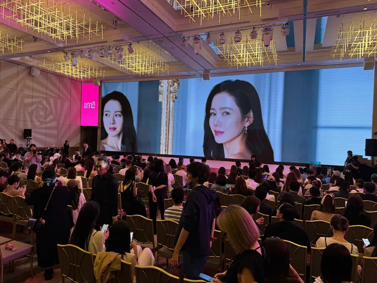 孫藝真首度來台，現場被媒體和網紅擠爆。彭欣偉攝