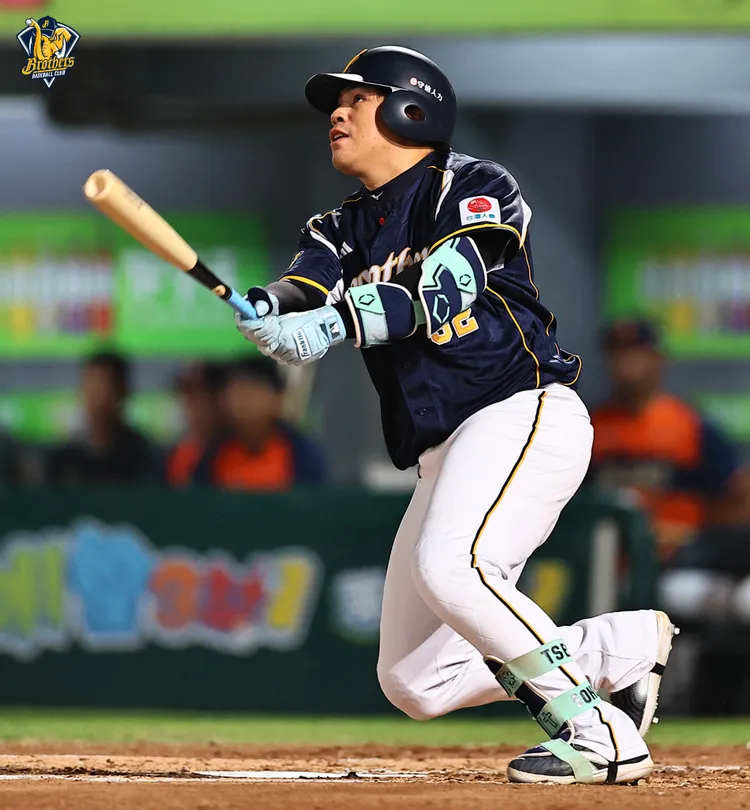 曾頌恩擊出本季第3轟。   中信兄弟提供