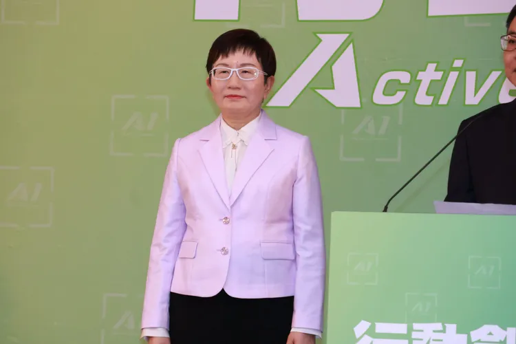 財政部長莊翠雲留任。莊宗達攝