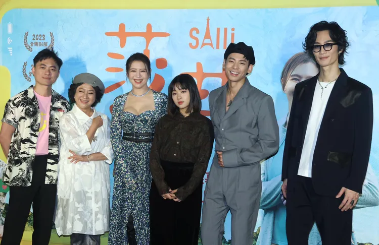 導演練建宏（左起）、楊麗音、劉品言、湯詠絮、林柏宏、李英宏一同出席首映會。彭欣偉攝