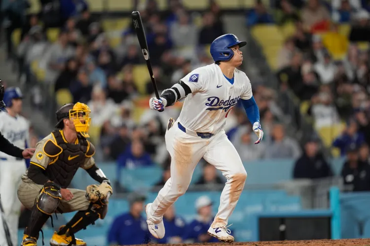 大谷翔平(右)敲出高飛犧牲打。美聯社