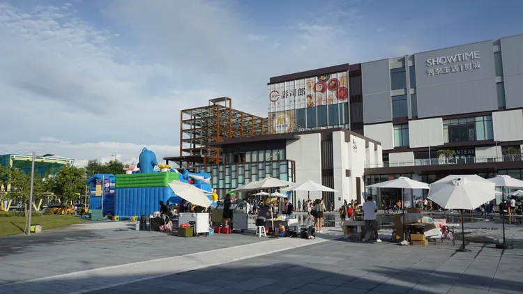 達麗在岡山開設百貨活絡區段商業機能，而近年來積極佈局，房價屢創新高。葉家銘攝