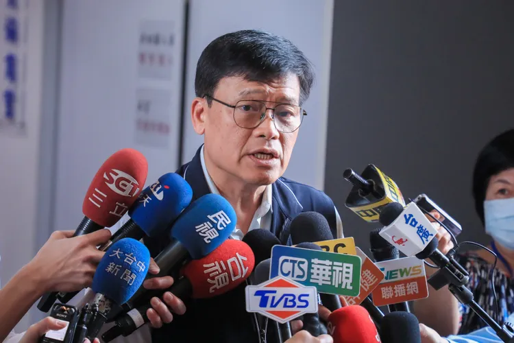 台中市衛生局長曾梓展表示，在該家燒肉店查獲的過期品是放在使用區，推論為使用中，會對業者說法進行查證。市府提供