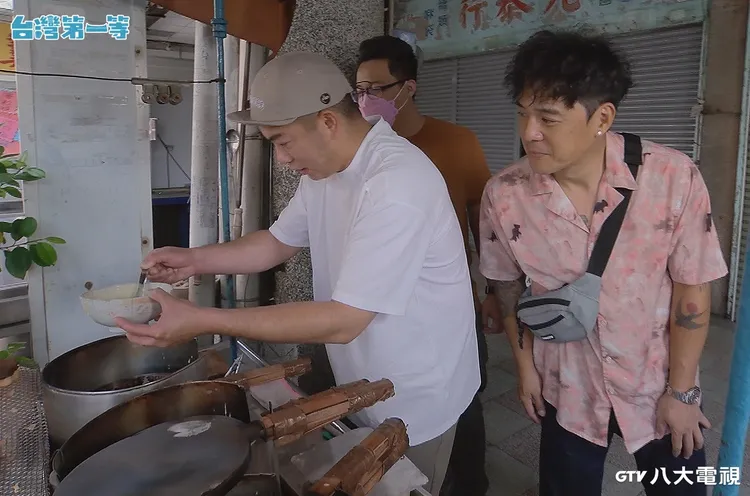 Junior做的雞蛋糕超落漆。八大提供