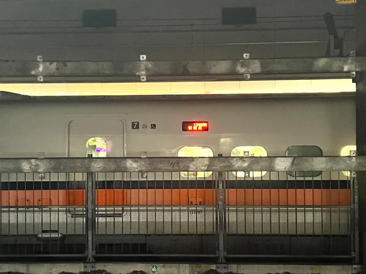 高鐵今（4/3）因地震部分班次延誤，自下午1時全線恢復原時刻表營運。何心嵐攝