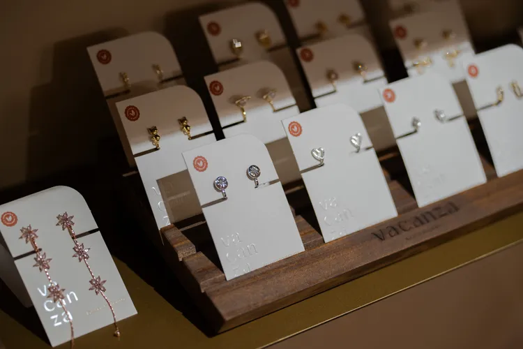 vacanza「飾品舊換新」好評再延長！5/1至5/7會員攜帶舊飾品至vacanza park門市，即可兌換全新飾品。。業者提供