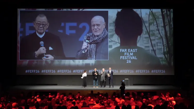 邱復生領獎。烏甸尼遠東國際影展提供