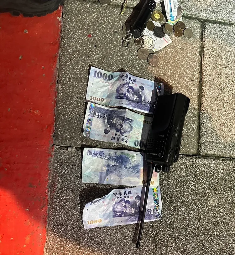 李姓搶匪得手4000元，還來不及買毒就落網。翻攝畫面