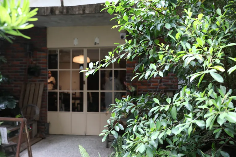 典雅的老宅中還規劃有綠意盎然的庭院空間。StellaH.攝