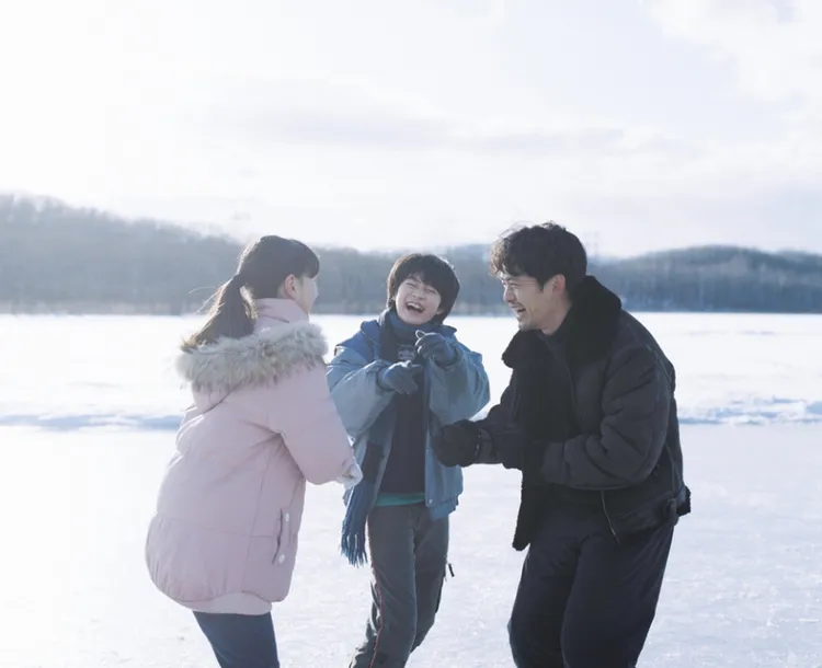 《我的太陽》由池松壯亮（右）主演。翻攝COMME DES CINEMAS