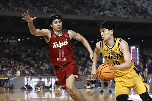 投進台北大巨蛋第1球的 是「翰」不是「瀚」