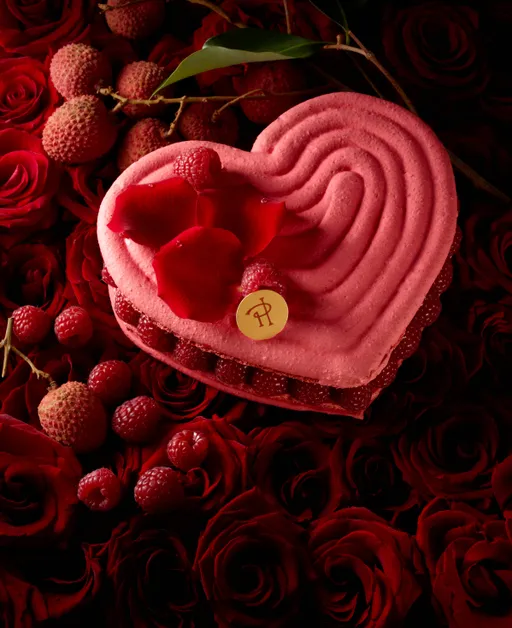 今年最華麗母親節蛋糕在晶華 攜手法國傳奇甜點大師Pierre Hermé打造