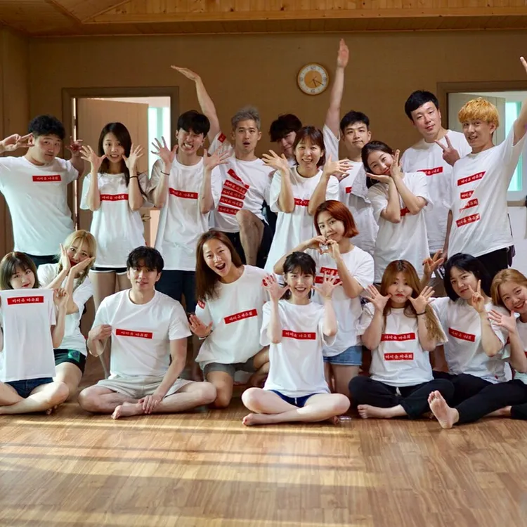 IU跟團隊IU TEAM感情深厚，十分照顧工作人員。翻攝IU IG