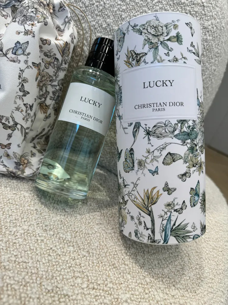 幸運時刻香氛花園蝶舞限量版，捕捉了鈴蘭的清新香調。張家玲攝