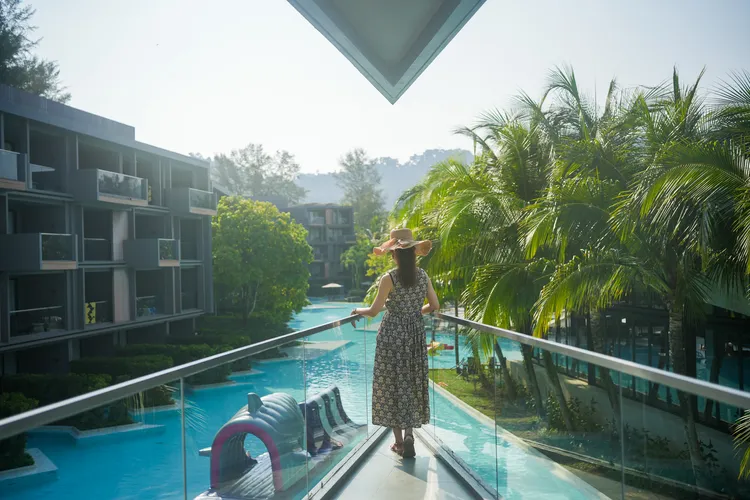 La Vela Khao Lak內隨處可見三角形設計元素。田欣雲攝