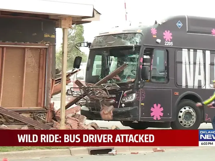 公車撞上奧克拉荷馬市大樓。翻攝TMZ