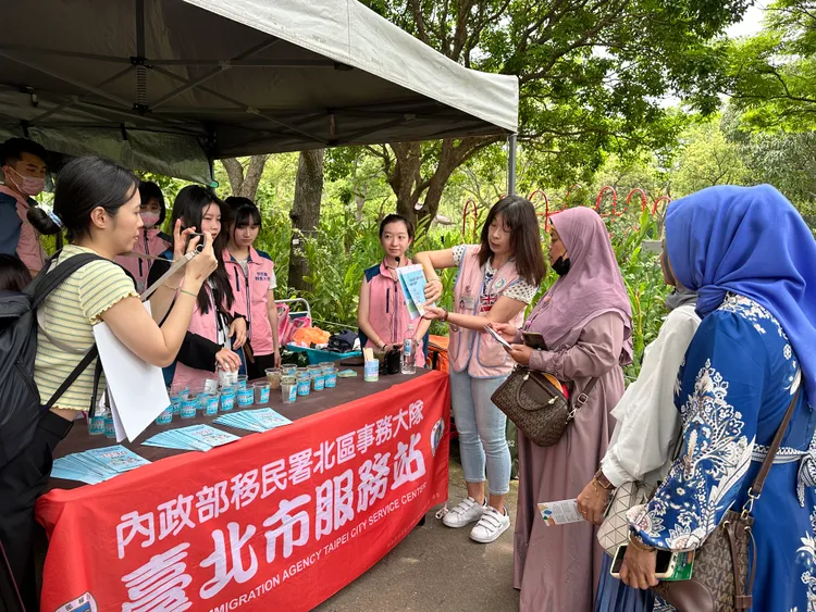 移民署透過趣味的有獎徵答，向民眾宣導《入出國及移民法》修法內容。翻攝畫面