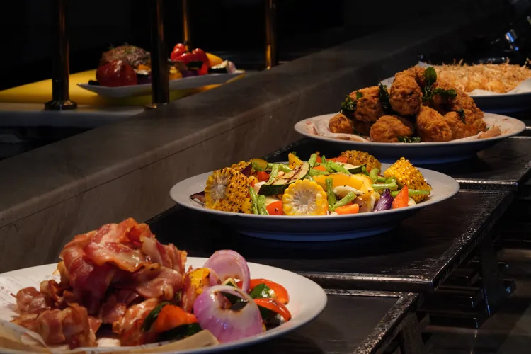 麗寶福容大飯店田園西餐廳Buffet早午餐豐富多樣。麗寶提供