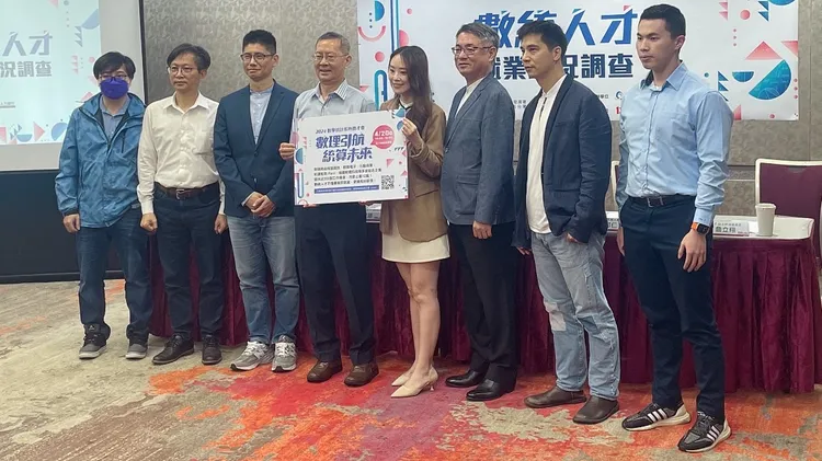 現場還有數統背景的人士，分享心路歷程。記者林則澄攝