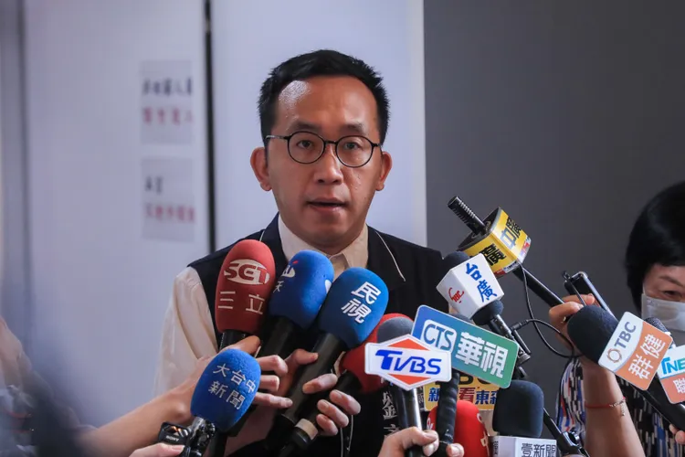 劉彥澧親上火線，稱理解妻子不護短的決心。台中市府提供