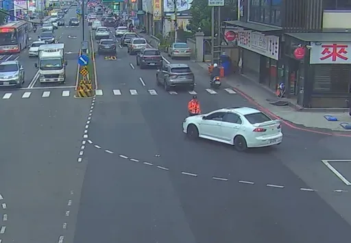 惡劣!囂張男違規右轉還撞開義交揚長而去 桃警怒了!最高罰3600元
