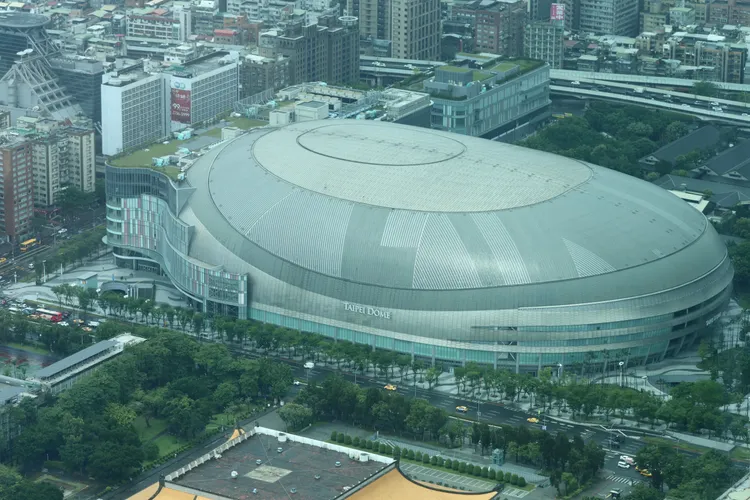 大巨蛋要舉辦演唱會的最後一哩路在於「加強驗證」防火逃生避難安全。彭欣偉攝