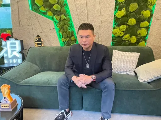 岳母警界身份遭起底！超哥否認關說　曝Toyz侵門踏戶營業額暴漲10倍