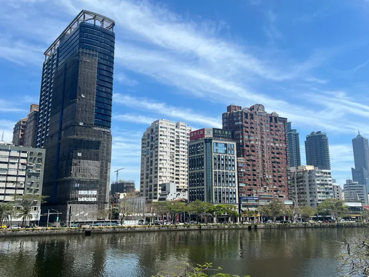 區段新屋房價目前具備河景新案都在挑戰6字頭，當中京城「京梧桐」已出現實登。葉家銘攝