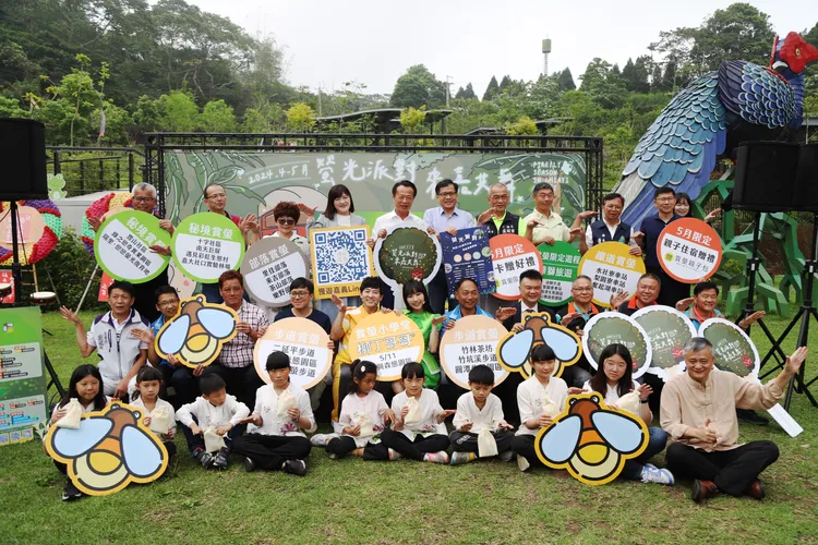 嘉義縣長翁章梁歡喜宣布螢火蟲季登場。縣府提供