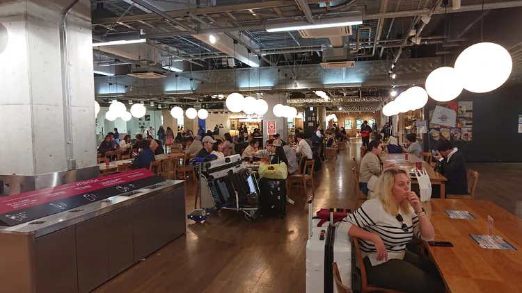 成田國際機場餐飲擄獲各國旅人的胃。翻攝X@miyoutarou