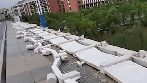 爛到爆!中國9億元大橋護欄倒一片 地方政府「可能風太大」