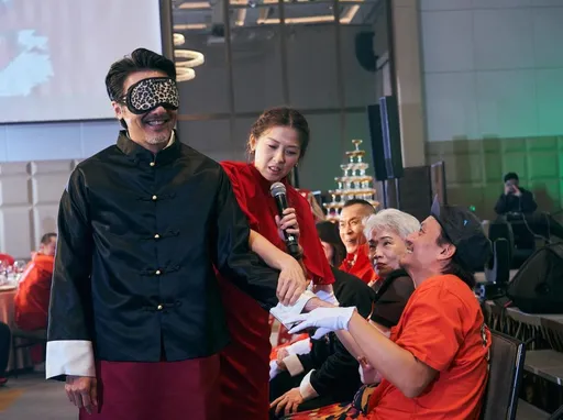 馮德倫玩「蒙眼摸手猜舒淇」遊戲歪樓!同志魂燃燒愛上這男星手感