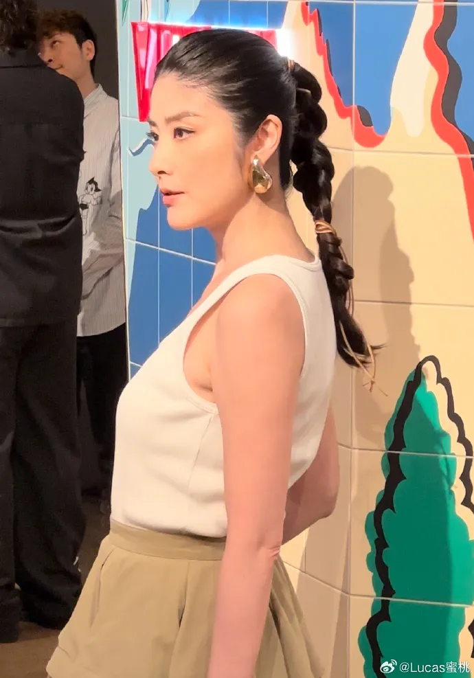 粉絲拍攝的陳慧琳無修圖美照。翻攝Lucas蜜桃微博