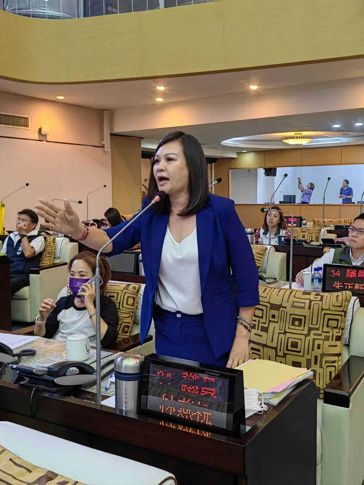 市議員林燕祝指稱，營養午餐採購黑幕重重。林燕祝提供